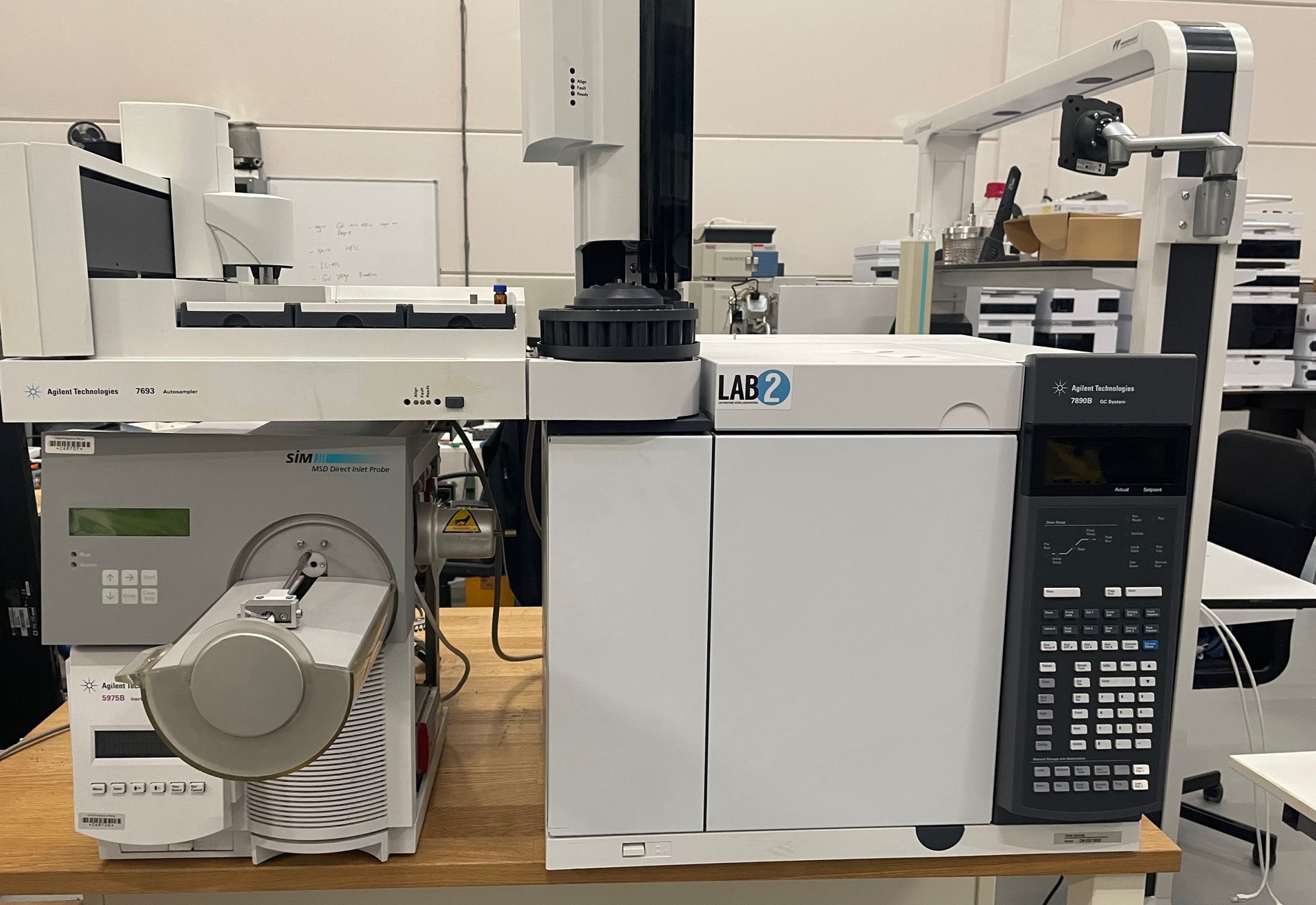 Agilent 5975B inert EI/CI MSD with SIM Direct Inlet Probe