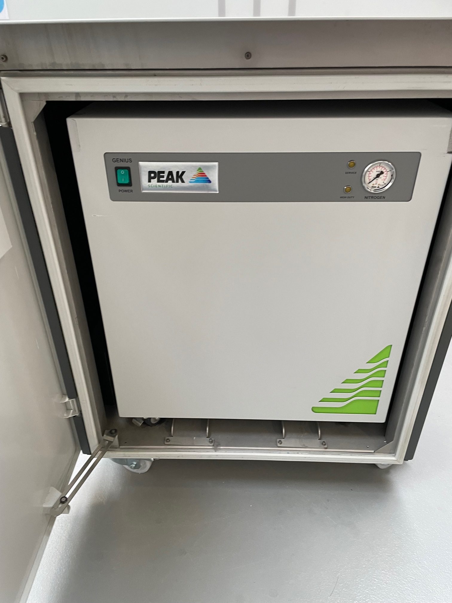 PEAK Scientific Genius NM32LA Nitrogen Generator